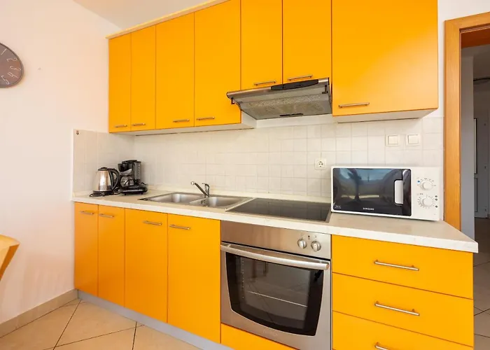 Apartments Petak * Dramalj