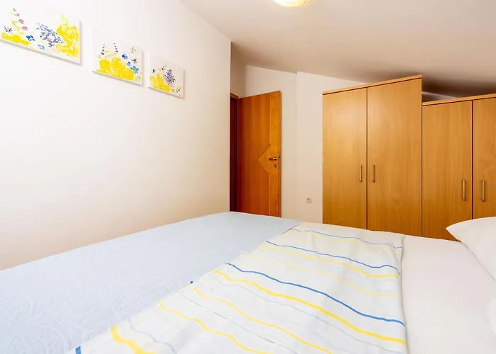 Apartments Petak * Dramalj