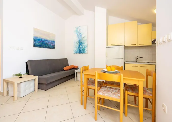 Apartments Petak *